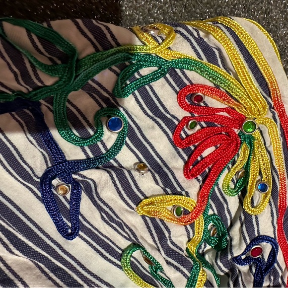 Adorable crop top - Picture 2 of 3